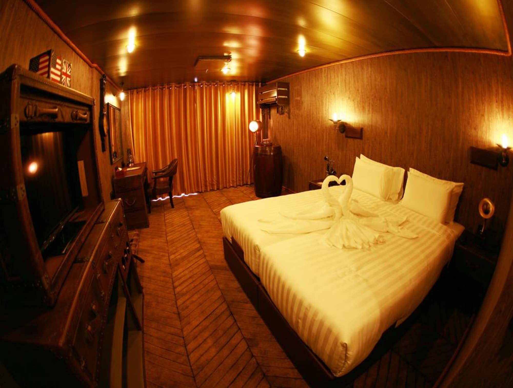 Vintage Luxury Yacht Hotel Yangon Exterior photo