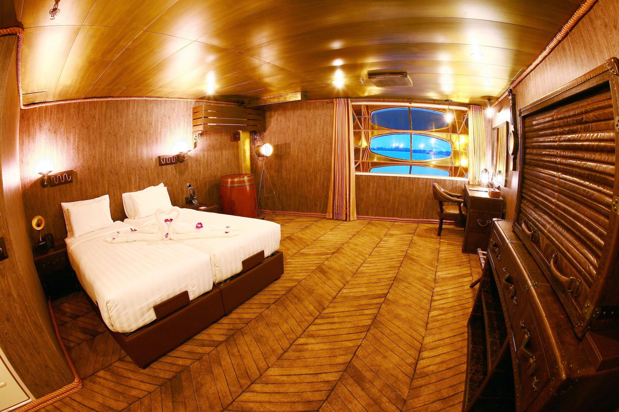 Vintage Luxury Yacht Hotel Yangon Exterior photo