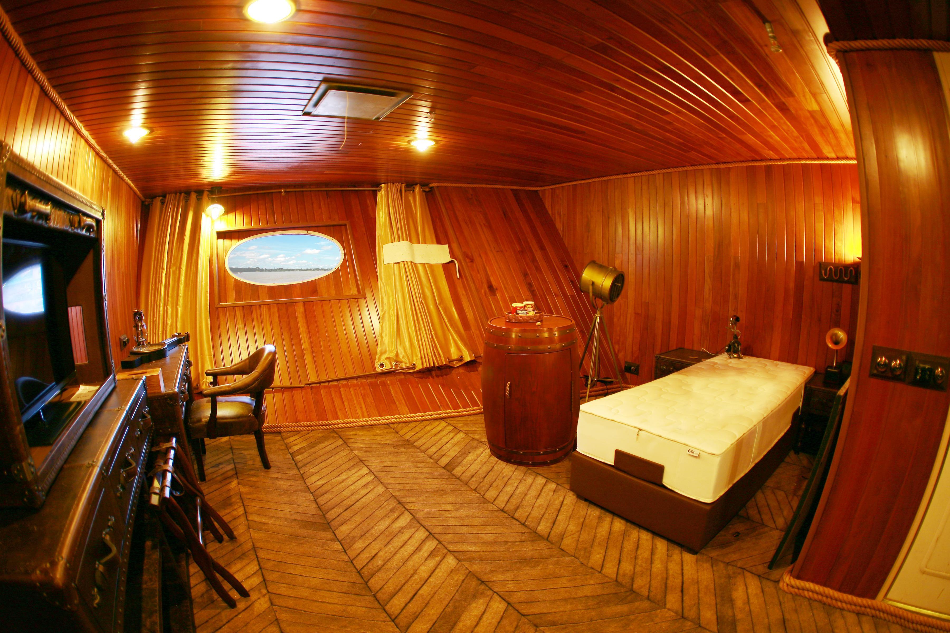 Vintage Luxury Yacht Hotel Yangon Exterior photo