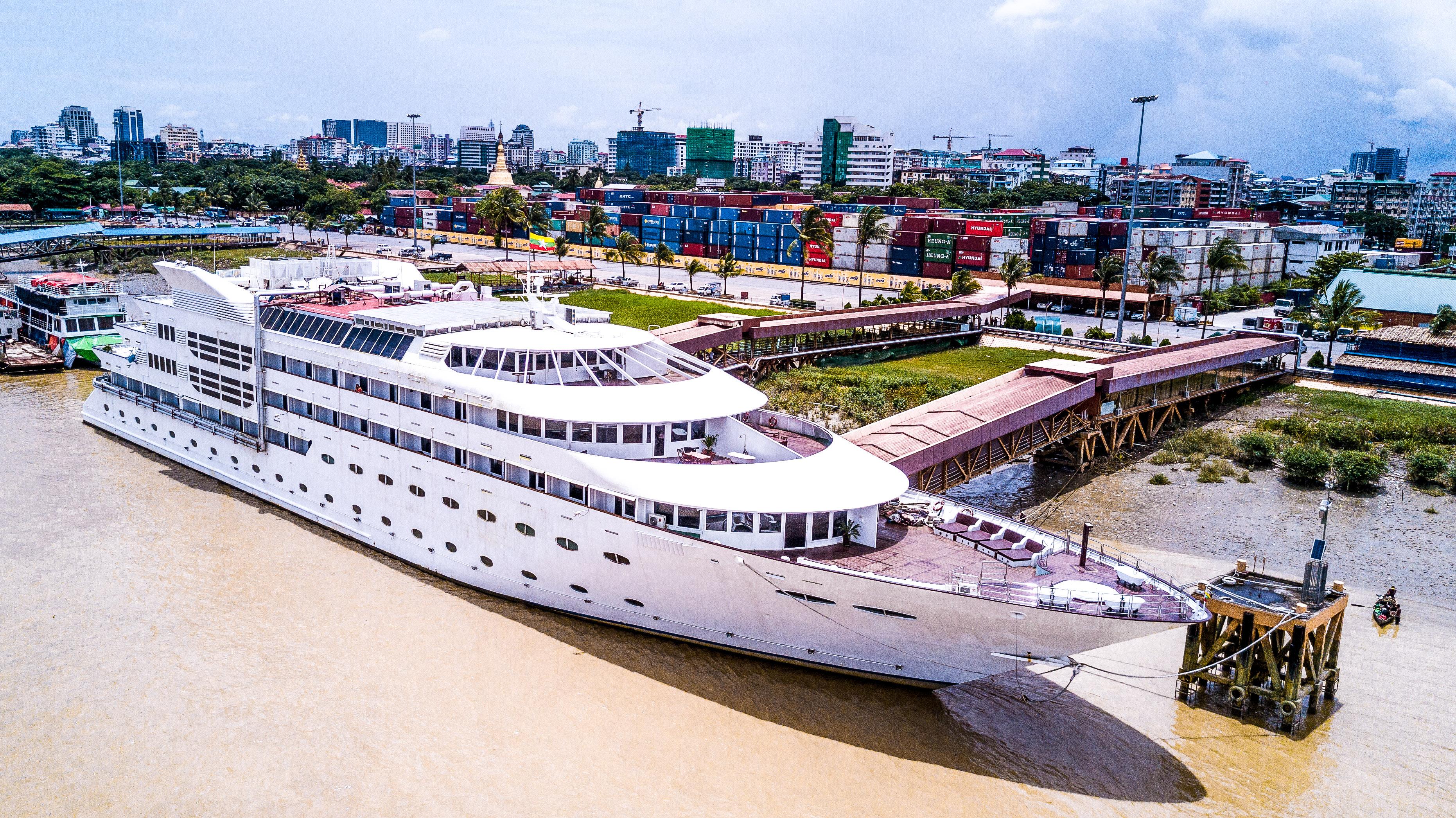 Vintage Luxury Yacht Hotel Yangon Exterior photo