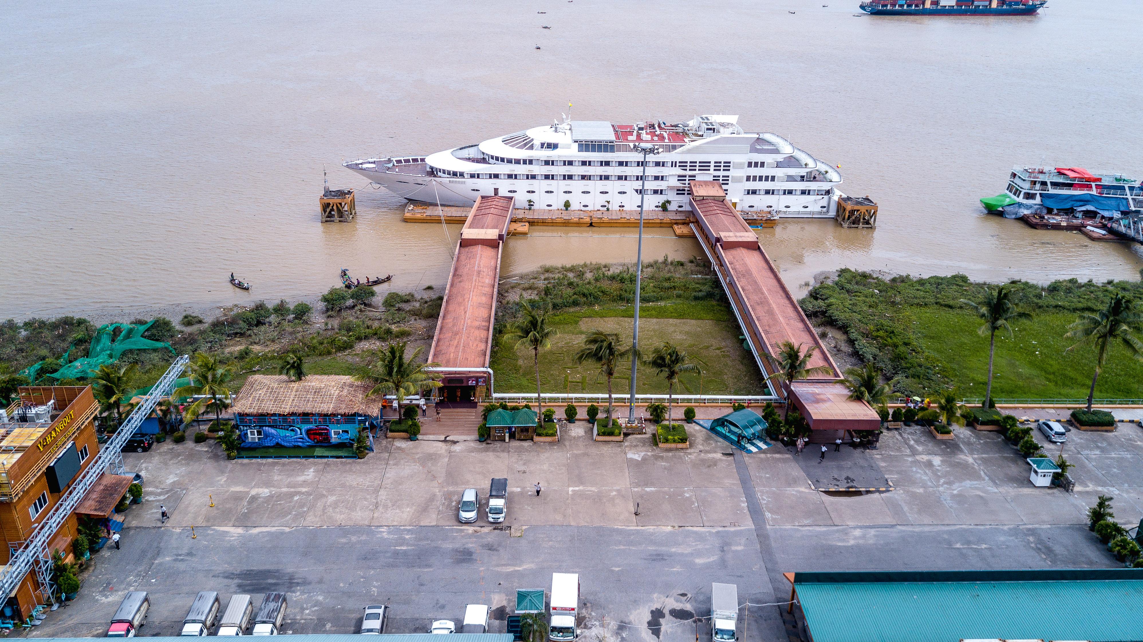 Vintage Luxury Yacht Hotel Yangon Exterior photo