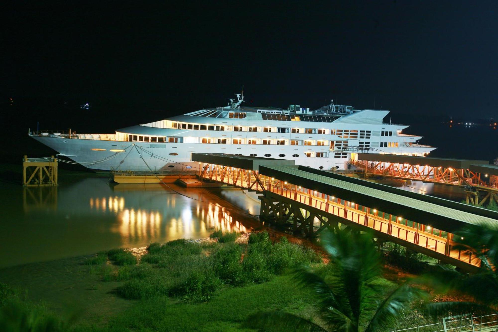 Vintage Luxury Yacht Hotel Yangon Exterior photo