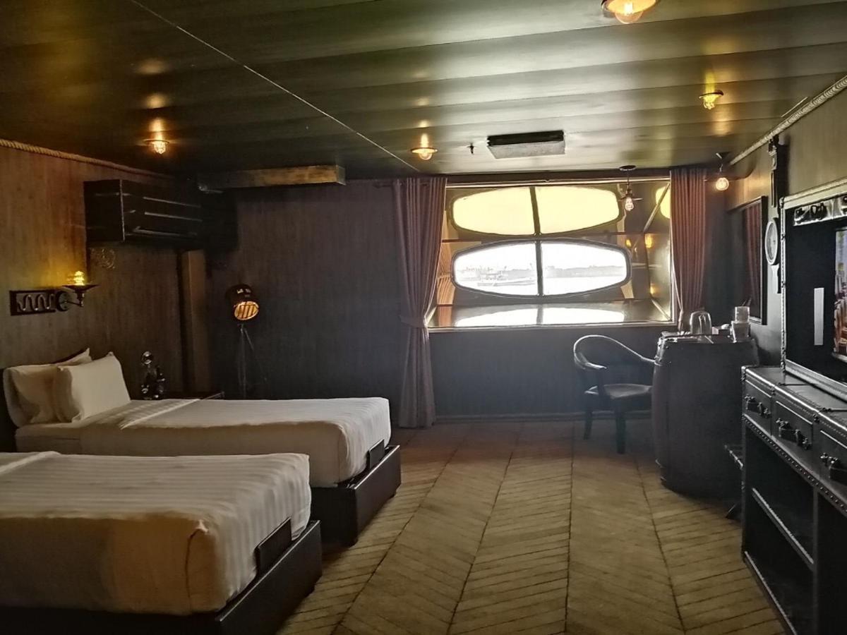 Vintage Luxury Yacht Hotel Yangon Exterior photo